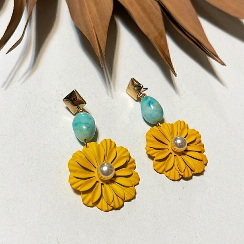 Flower statement earrings #910 - Picture 3 of 4